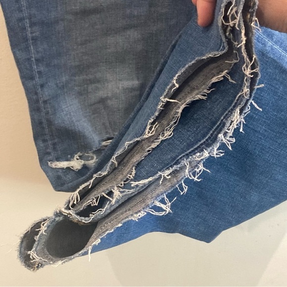 AMERICAN EAGLE Sz 14S Super High Rise Flare Torn Knee Mid-Wash Jeans - Picture 6 of 13